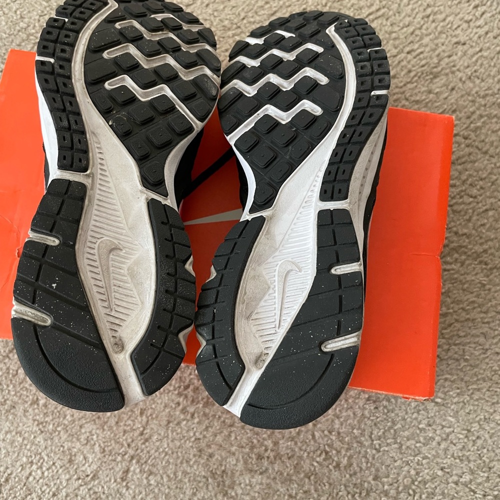 Nike Black and Pink Running Shoes - Picture 6 of 6